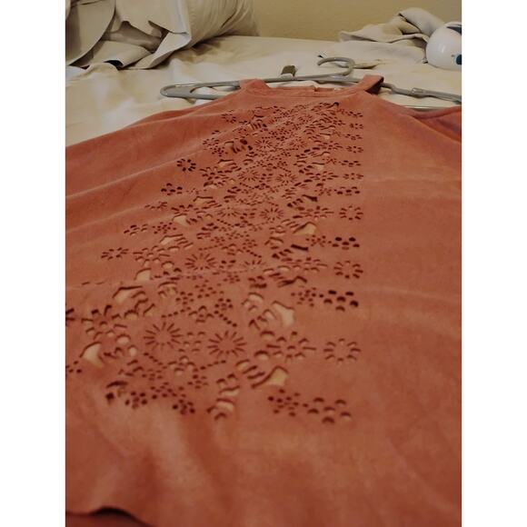 Altar'd State Pink Velvet Top Halter Sleeveless Tank Floral Cutout Boho - Picture 3 of 4